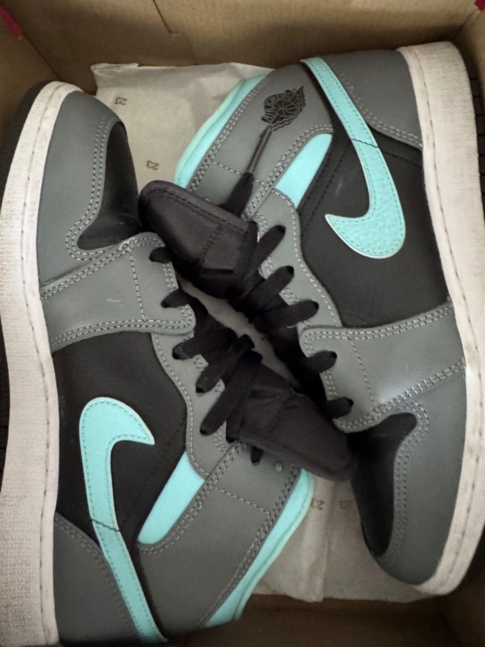 Nike Air Jordan 1 Mid 'Grey Aqua' Youth size 7